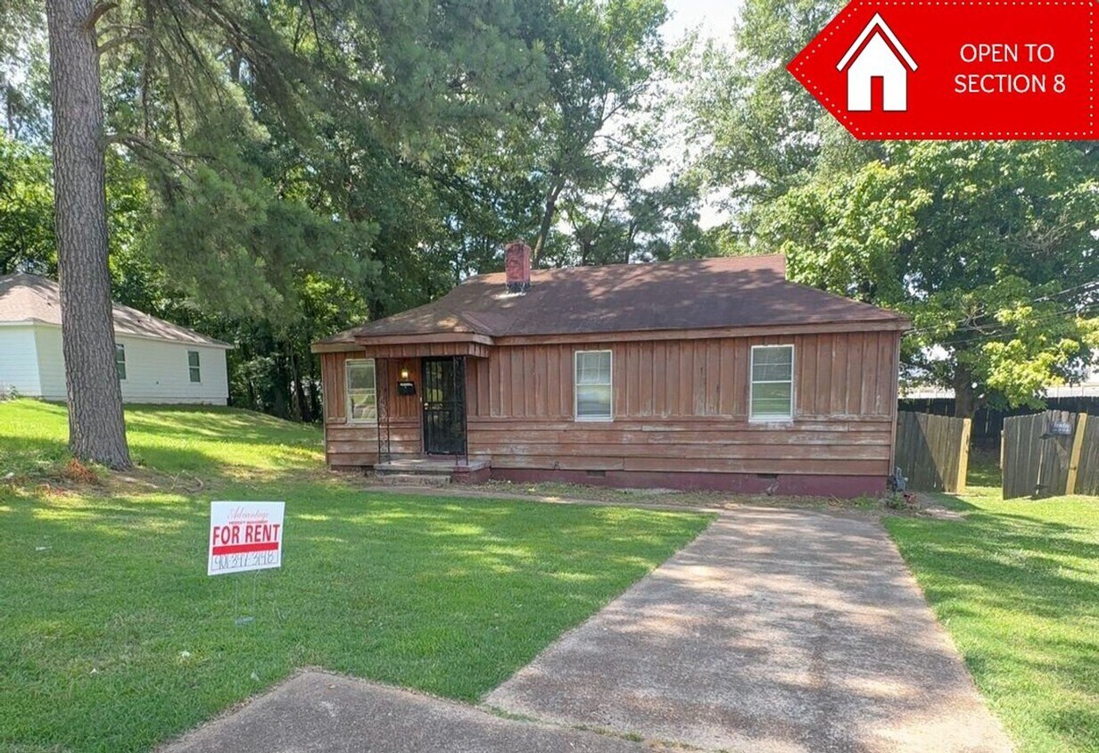 Primary Photo - Maintained 3 bedroom 1 bath home - Open To...