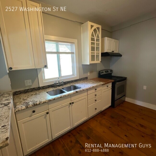 Foto del edificio - 4 Bedroom Home! Updated Kitchen and Office!