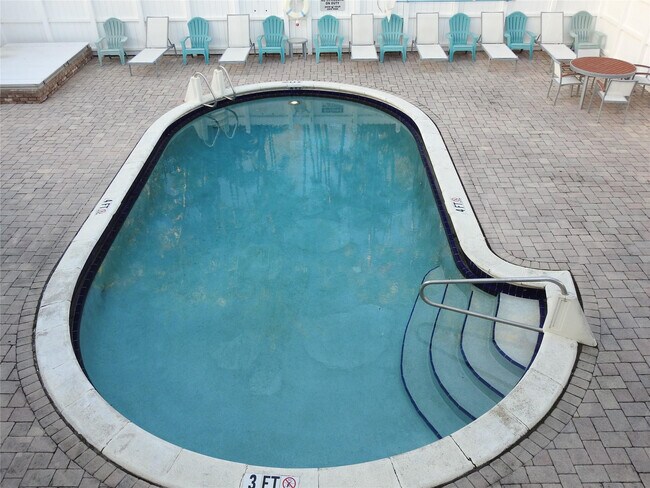 Foto del edificio - 1872 NE 46th St