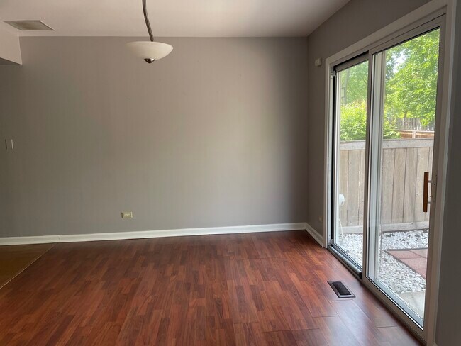 Foto del edificio - 720 Sturnbridge Ln