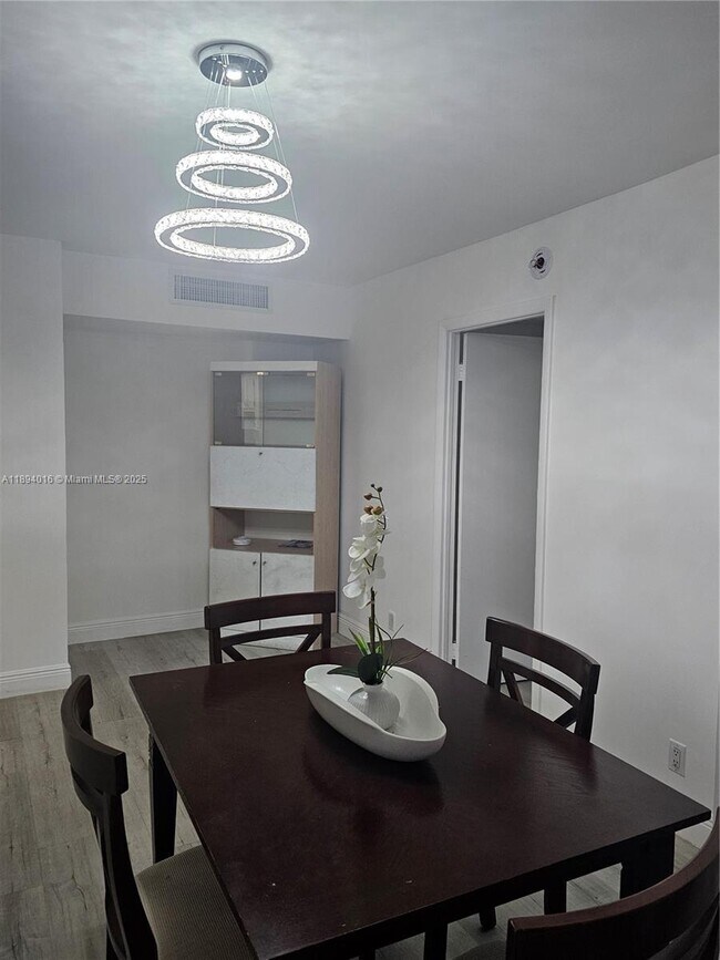 Foto del edificio - 20400 W Country Club Dr