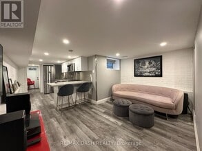 Building Photo - 725 Palmerston Ave