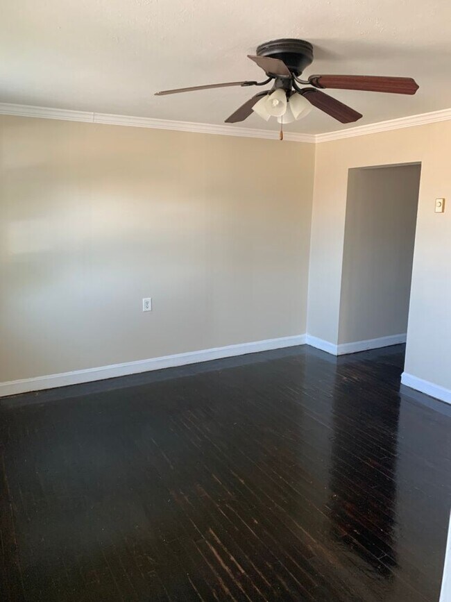 Foto del edificio - 100-B Spring Ave.