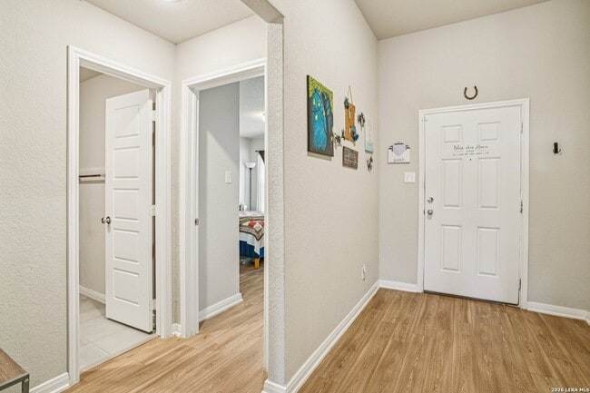 Building Photo - 633 Oleander Crk