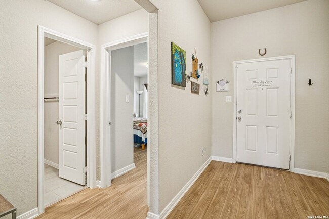 Foto del edificio - 633 Oleander Crk