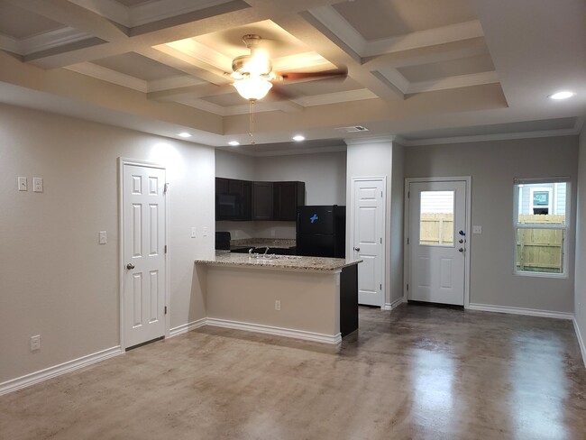 Building Photo - Townhome for rent