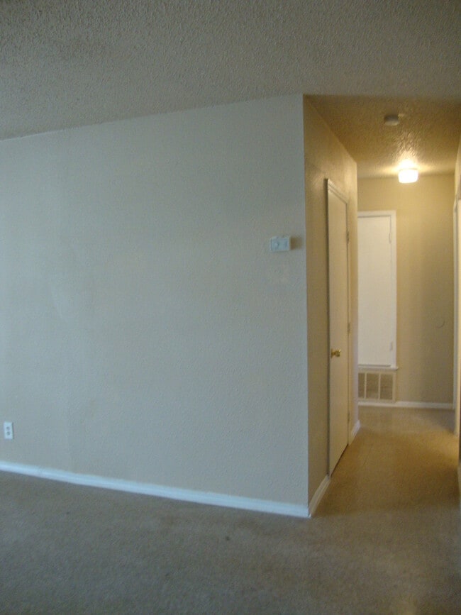 Building Photo - Indian Creek