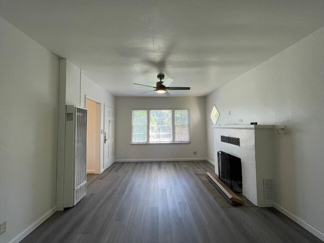 Building Photo - 418