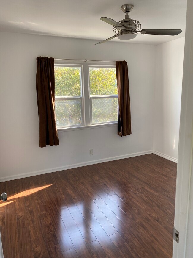 Bedroom - 1218 Bay St