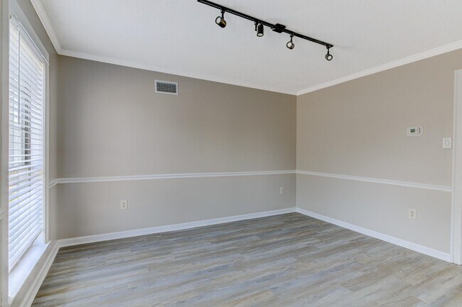 Foto del edificio - 7801 Autumn Creek Dr