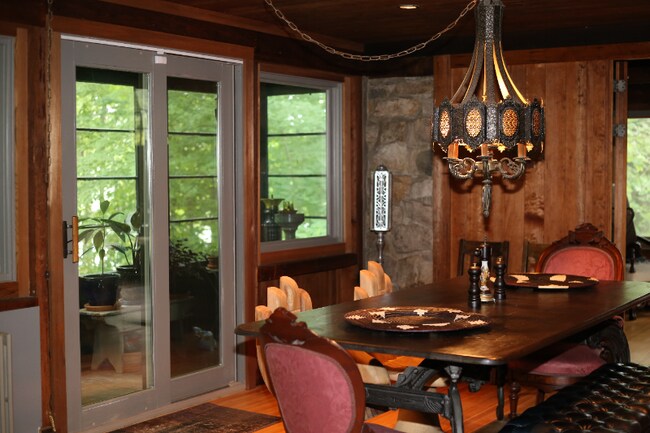 Foto del edificio - 54 Glen Lake Rd