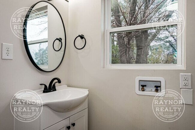 Building Photo - 515 Dale St SW