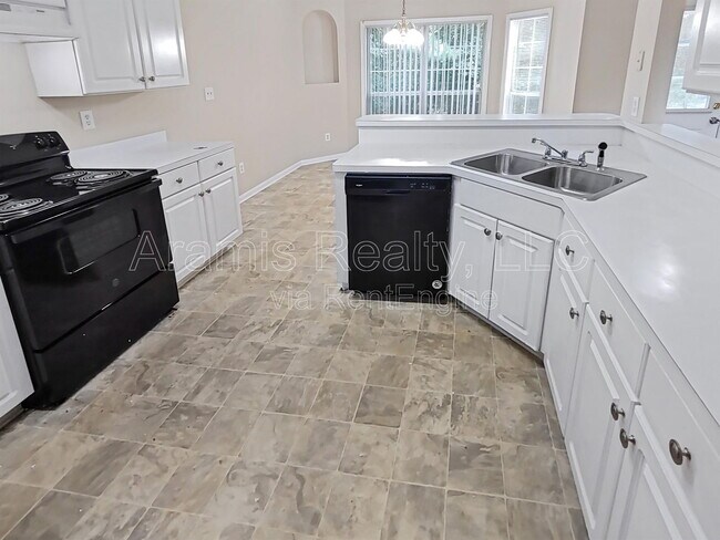 Building Photo - 553 Washington Dr