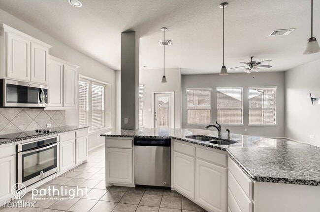 Building Photo - 3 br, 2.5 bath House - 213 Frontier Drive ...