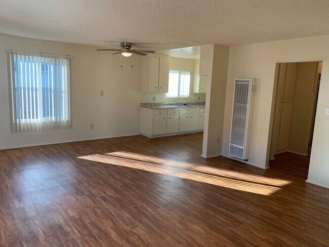 Building Photo - REALLY NICE UPSTRS 2BD 1BA FOR LEASE!