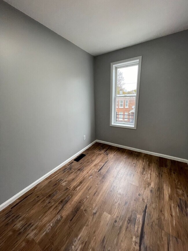 Foto del edificio - 103 Carson Ave.