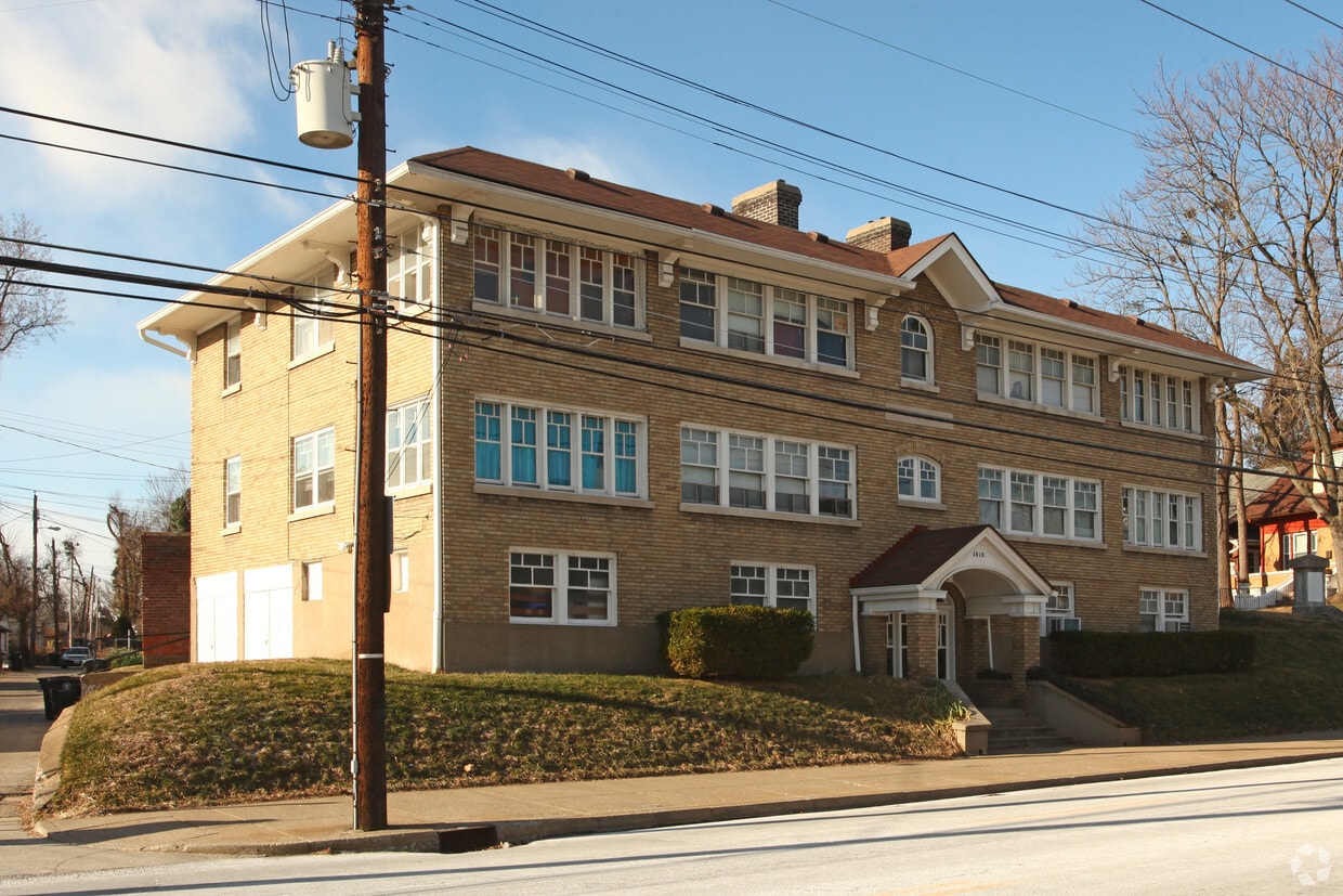 Building Photo - The Ivanhoe Apartments