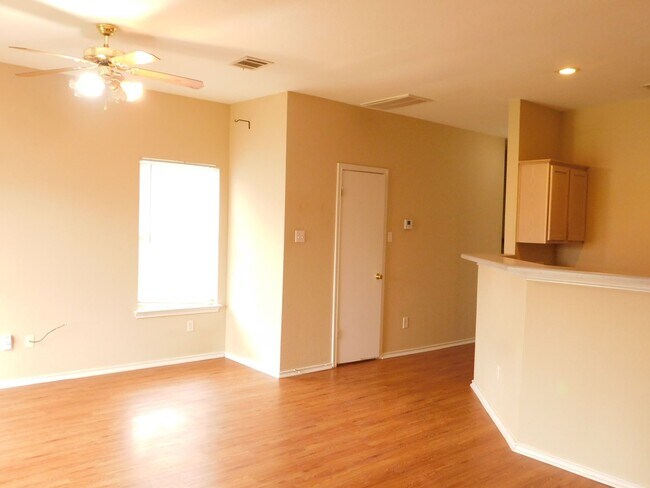 Foto del edificio - 6726 Windrift Way
