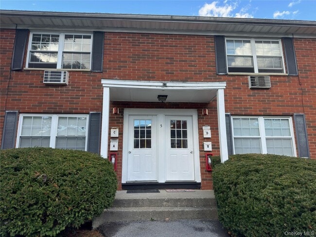 Building Photo - 5 Wildwood Dr