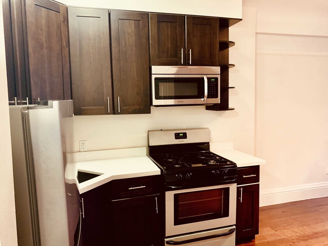 Primary Photo - 1062 Sutter St