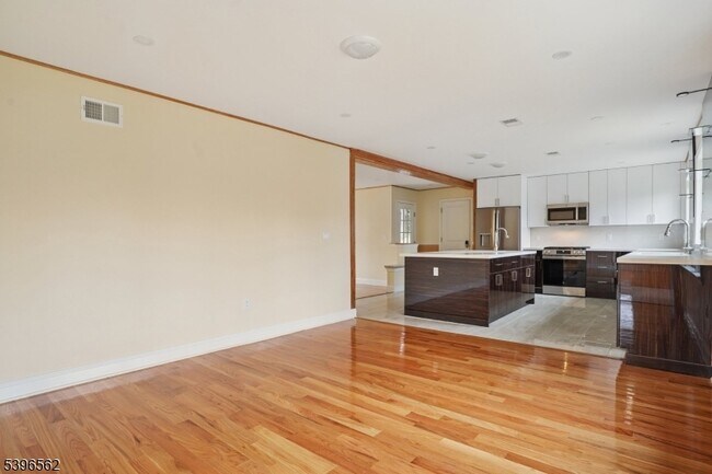 Foto del edificio - 215 Summit Ave