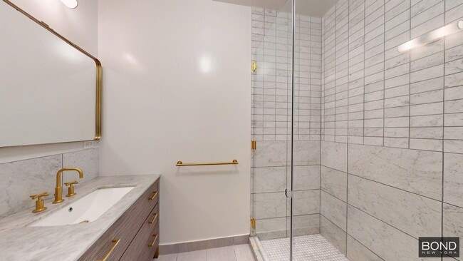 Foto del edificio - 448 Broome St