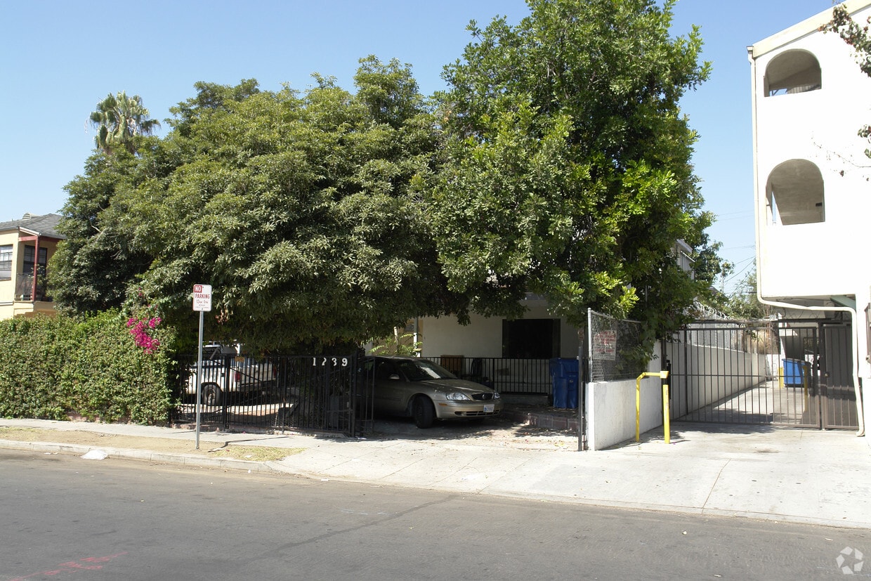 Building Photo - 1239 Gordon St