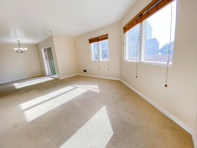 Foto del edificio - 6400 Christie Ave