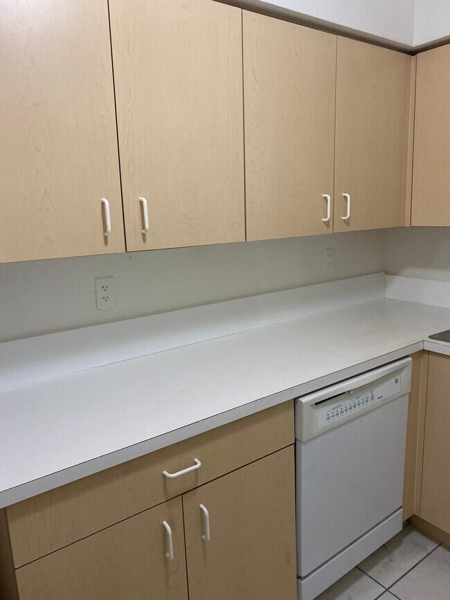 Building Photo - 2080 NE 167th St