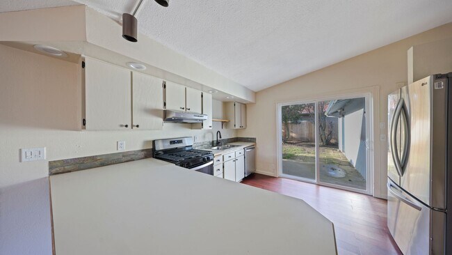 Foto del edificio - 3 Bed 2 Bath - Centrally Located - NAS Whidbey