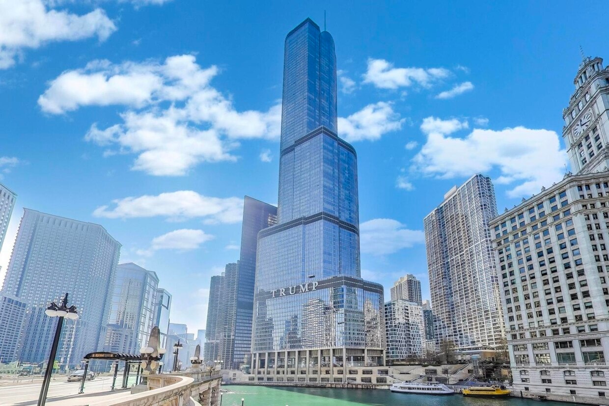 Primary Photo - 401 N Wabash Ave