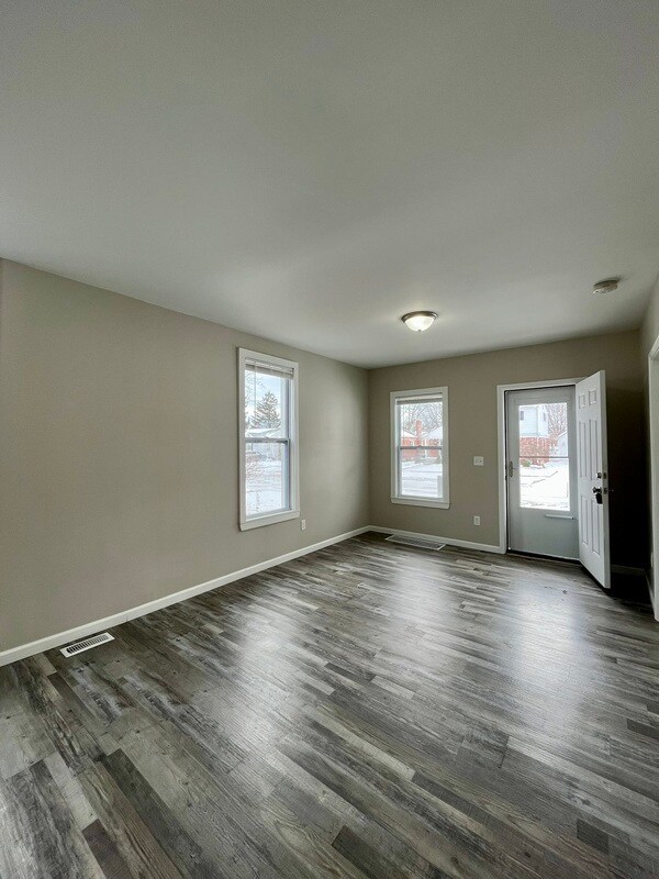 Foto del edificio - 13128 Balsam St