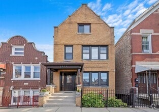 Building Photo - 1025 W 31st Pl