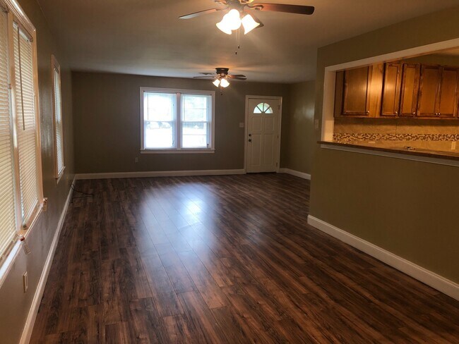 Building Photo - 6213 Comite Dr 3 Bedroom 2 Bath Home