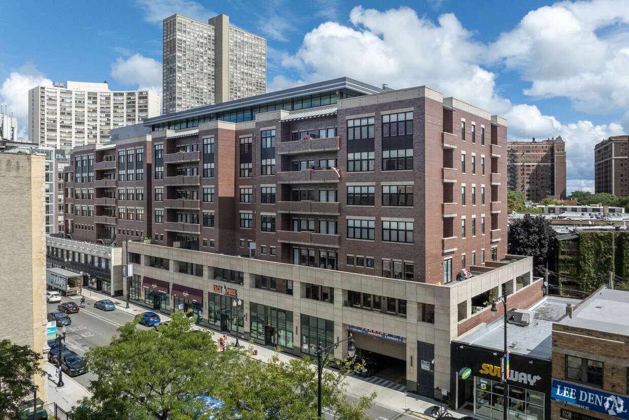 Primary Photo - The Eagle Building - 3833 N Broadway