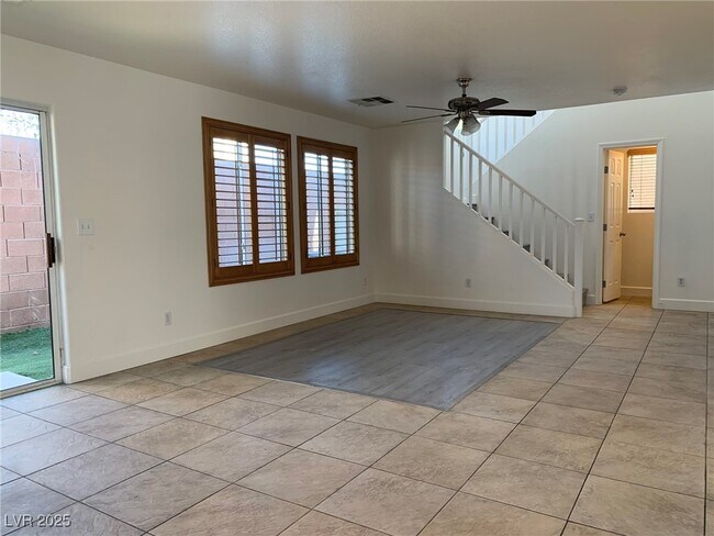 Foto del edificio - 8461 Spencer Canyon St