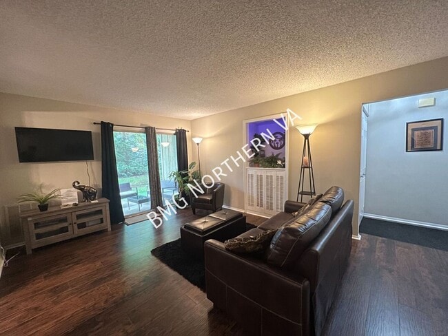 Building Photo - 7729 Inversham Dr