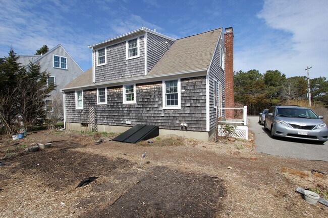 Foto del edificio - 68 Town Neck Rd