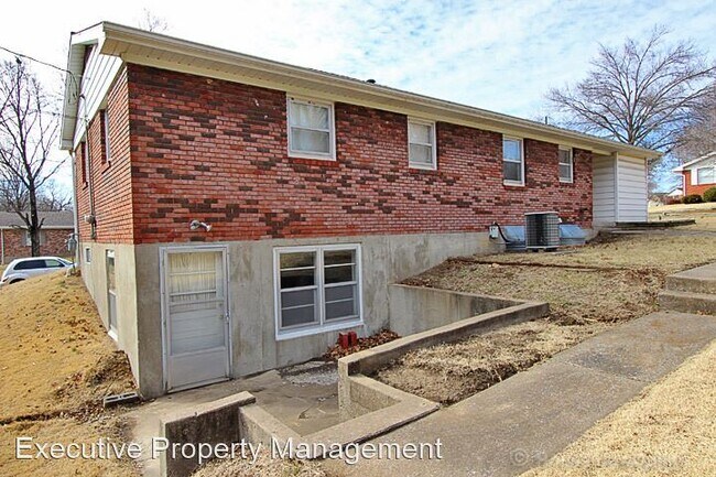 Building Photo - 3 br, 1.5 bath House - 1836 Westwood