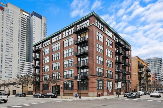 Foto del edificio - 817 W Washington Blvd