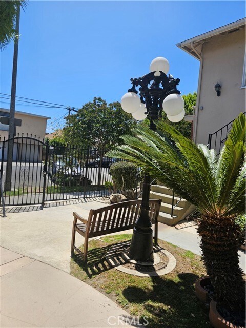 Foto del edificio - 1327 E Appleton St