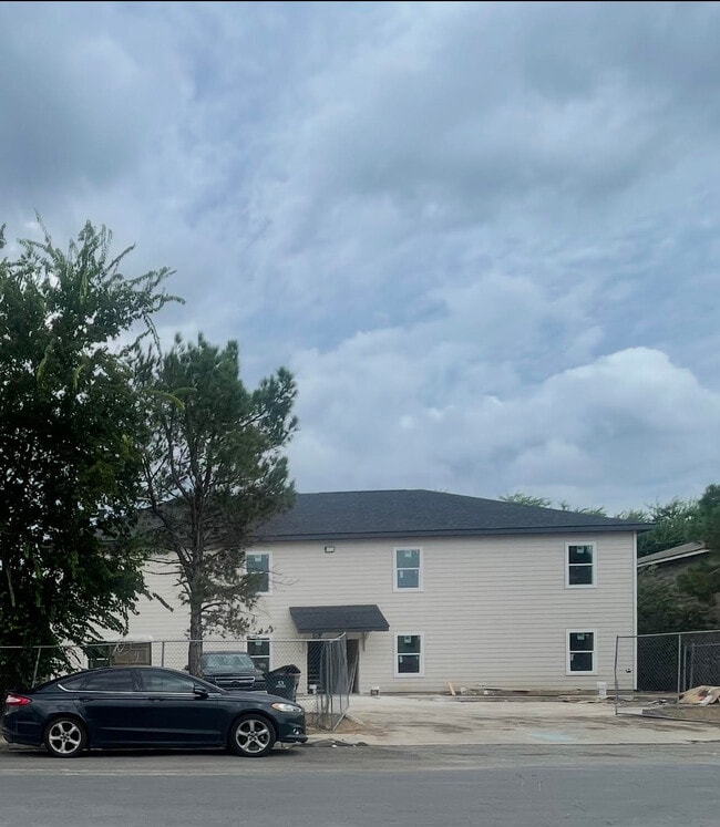 Building Photo - 7602 Windsor Oaks