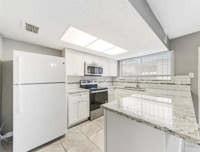 Building Photo - 7163 Chasewood Dr