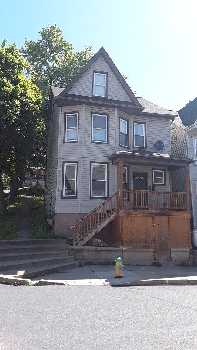 Building Photo - 1918 11th St