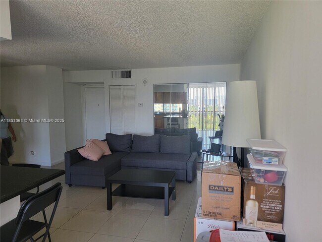 Foto del edificio - 17021 N Bay Rd