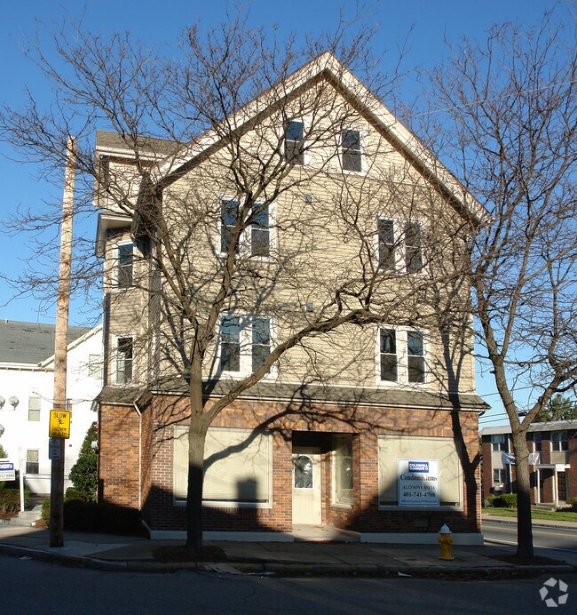 Building Photo - 11 Pine St