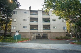 Building Photo - 1256 Stanhope Ln