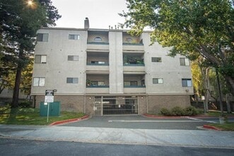 Building Photo - 1256 Stanhope Ln