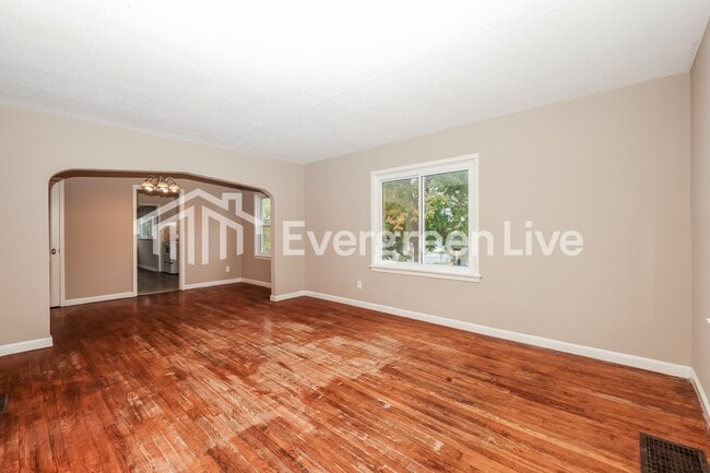 Foto del edificio - 4263 Woodcliffe Ave