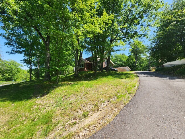 Foto del edificio - 4 Rodgers Ln